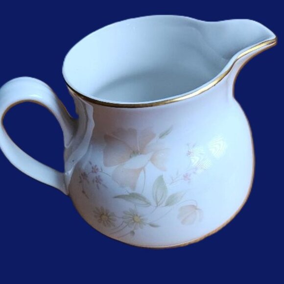 Vntg Royal Doulton sugar and creamer collectors set "Vogue" series floral design - Picture 6 of 8